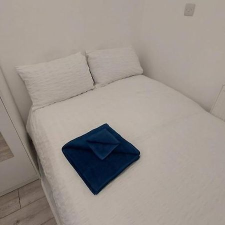 Double En-Suite Room Available In 3 Bed Apt Londyn Zewnętrze zdjęcie