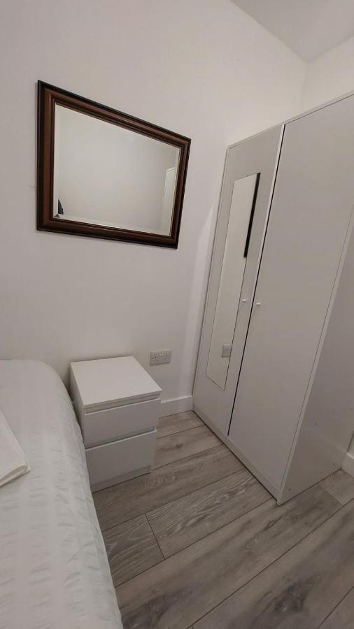 Double En-Suite Room Available In 3 Bed Apt Londyn Zewnętrze zdjęcie
